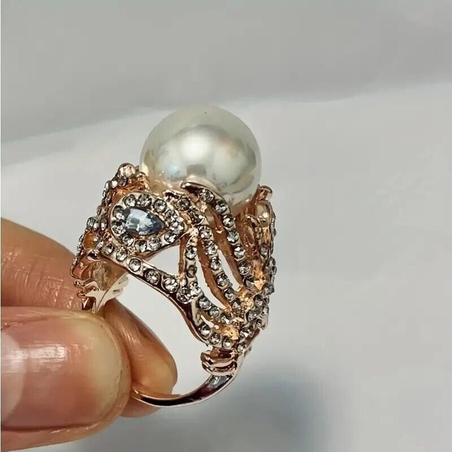 Big Faux Pearl Ring • Rhinestone Studded Rose Gold Tone Feather Branch • Size 7